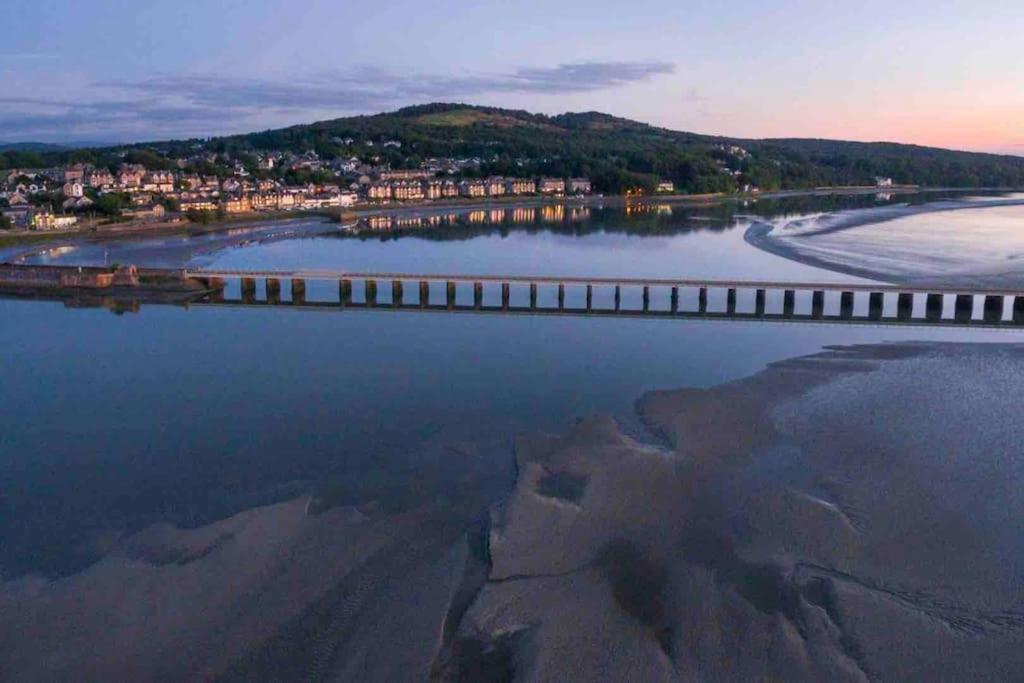 Watersedge Retreat, Views, Sunsets, Dogs Welcome Sandside  エクステリア 写真